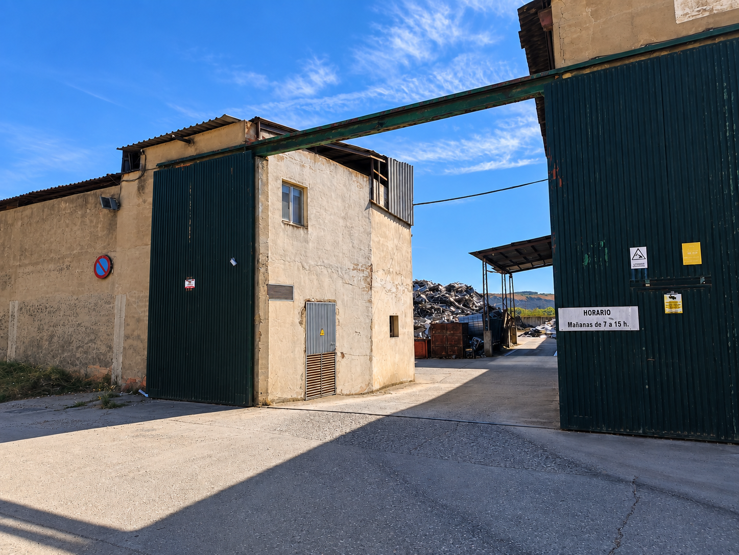 Entrada a las instalaciones de Chatarras La Pinilla en San Adrián, Navarra